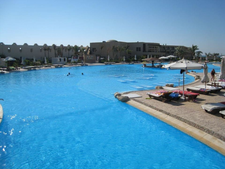 Basen - leżaki Prima Life Makadi Resort