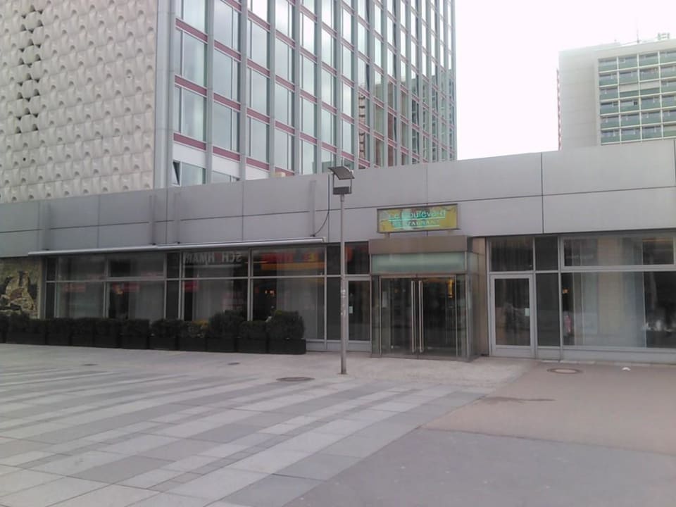 Ansicht Eingang Restaurant Occidental Dresden Newa