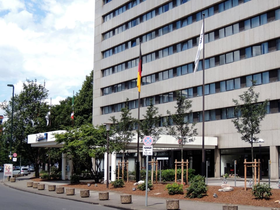 Portal und Haltezone Radisson Blu Conference Hotel, Düsseldorf