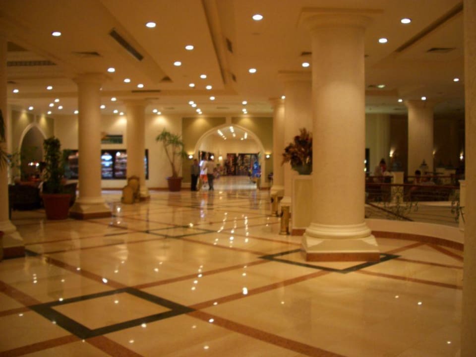 Lobby Charmillion Club Resort