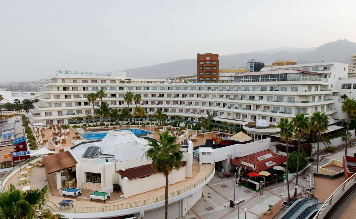 Blick auf´s Hotel  HOVIMA La Pinta Beachfront Family Hotel