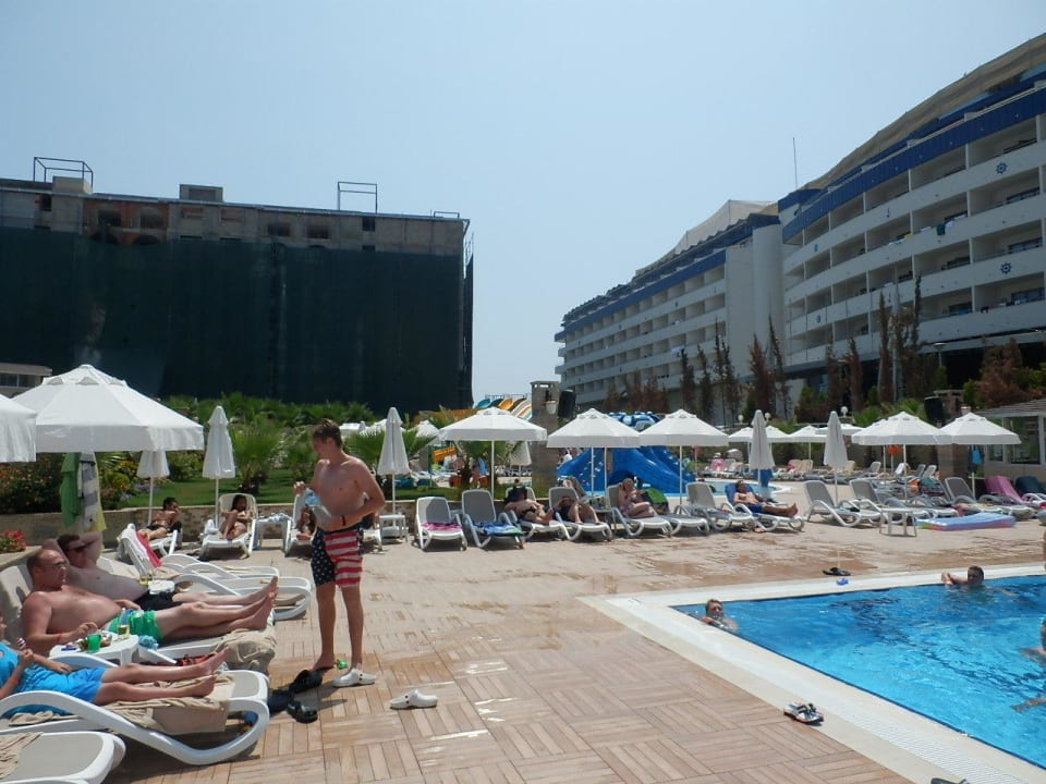 Wunderbare Sicht zum STrand Dizalya Palm Garden