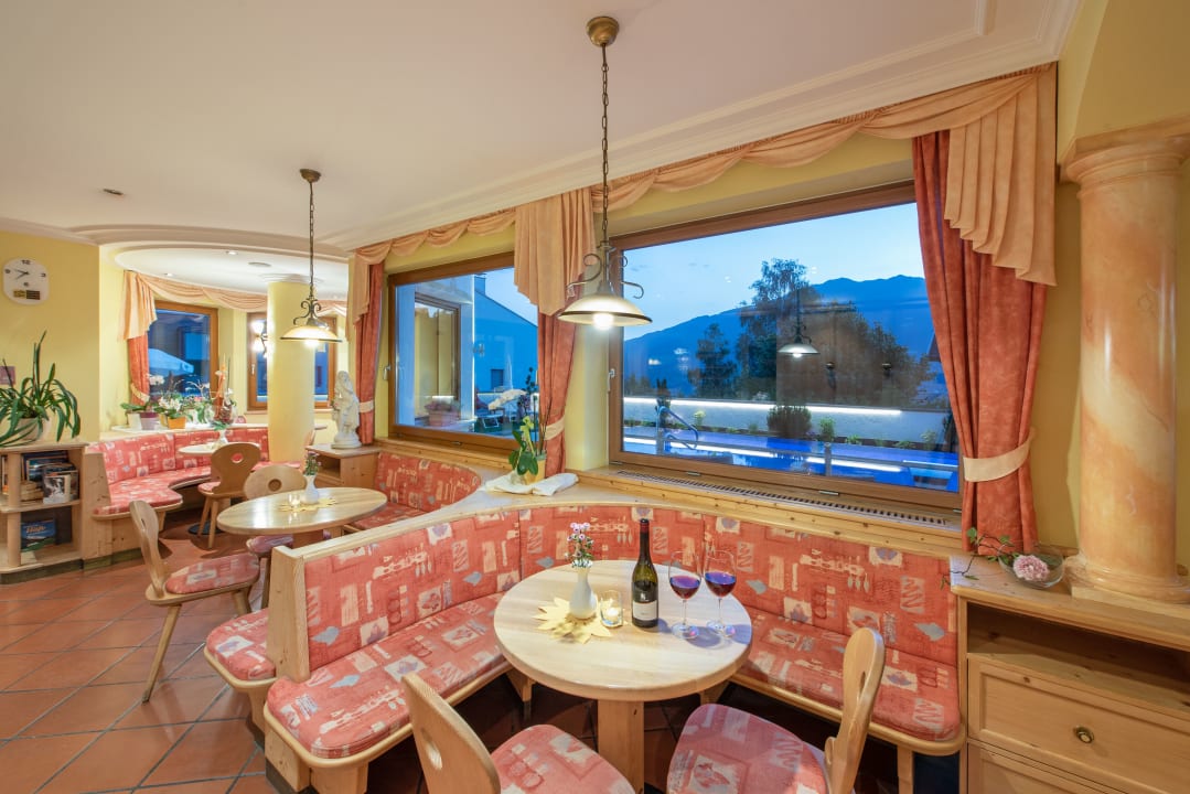 Lobby Hotel Tyrol