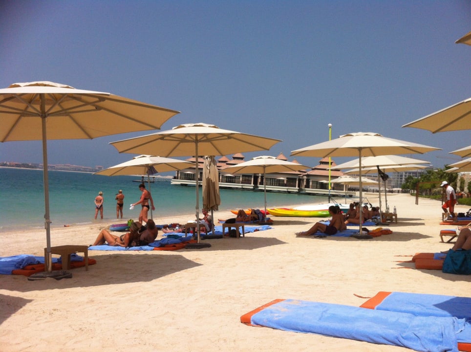 Viele Auflagen, wenige Liegestühle Anantara The Palm Dubai Resort