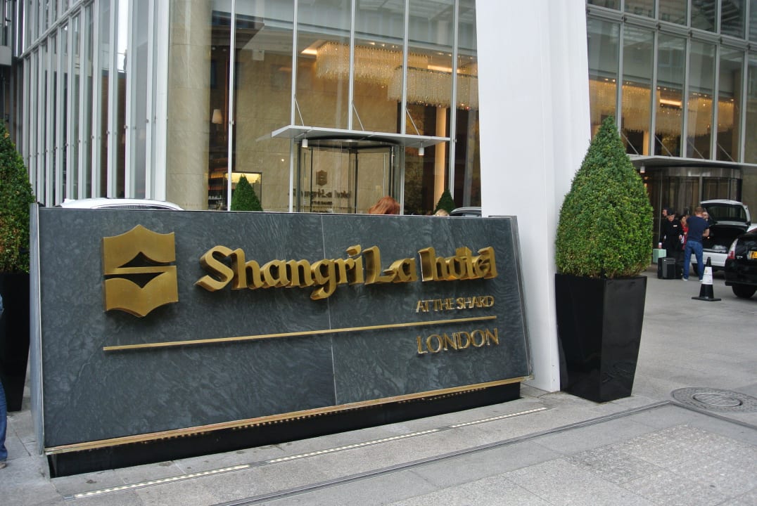 Eingang zum Hotel Shangri-La Hotel, At The Shard, London