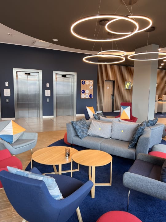 Lobby Holiday Inn Express - Düsseldorf Airport