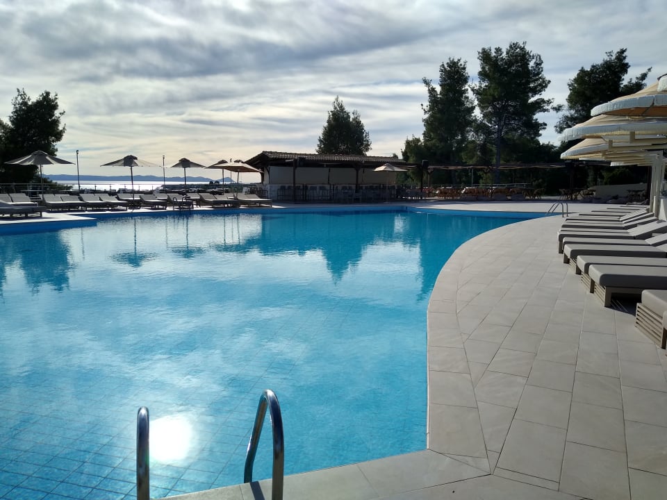 Pool Alia Palace