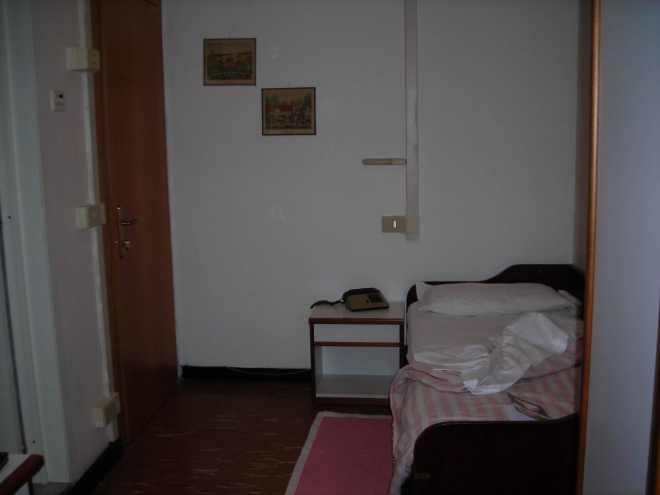 Sehr kleines und einfaches Zimmer Hotel Flora Alassio