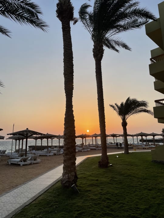 Strand Palm Beach Resort
