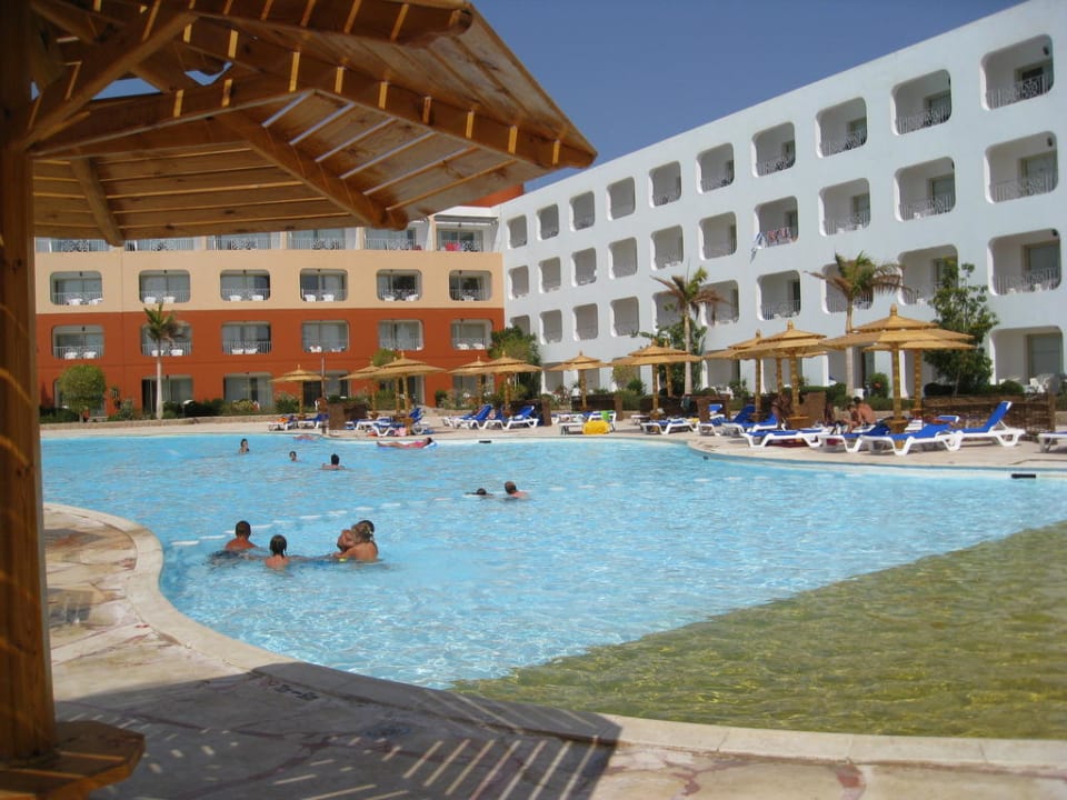 Großer Pool Titanic Resort & Aqua Park