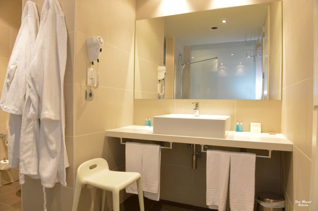 Baño AZZ Valencia Táctica Hotel