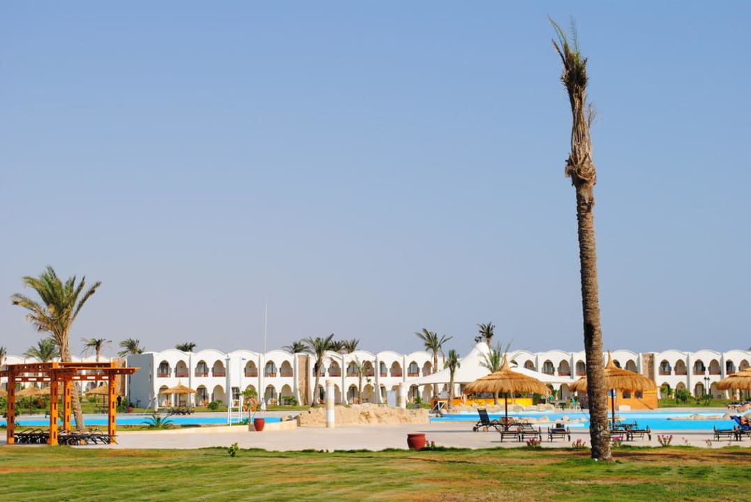 Ausblick auf Poolanlage Hotel Gorgonia Beach Resort