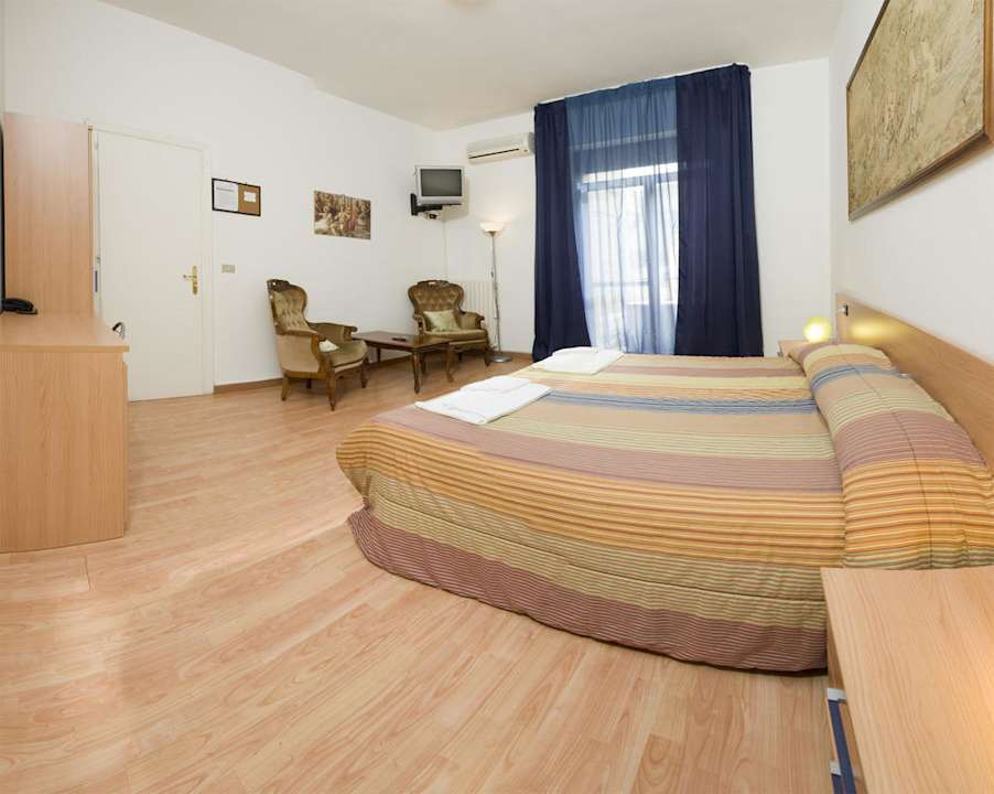 Double room, bed and breakfast Mammasisi, Lecce B&B Mammasisi