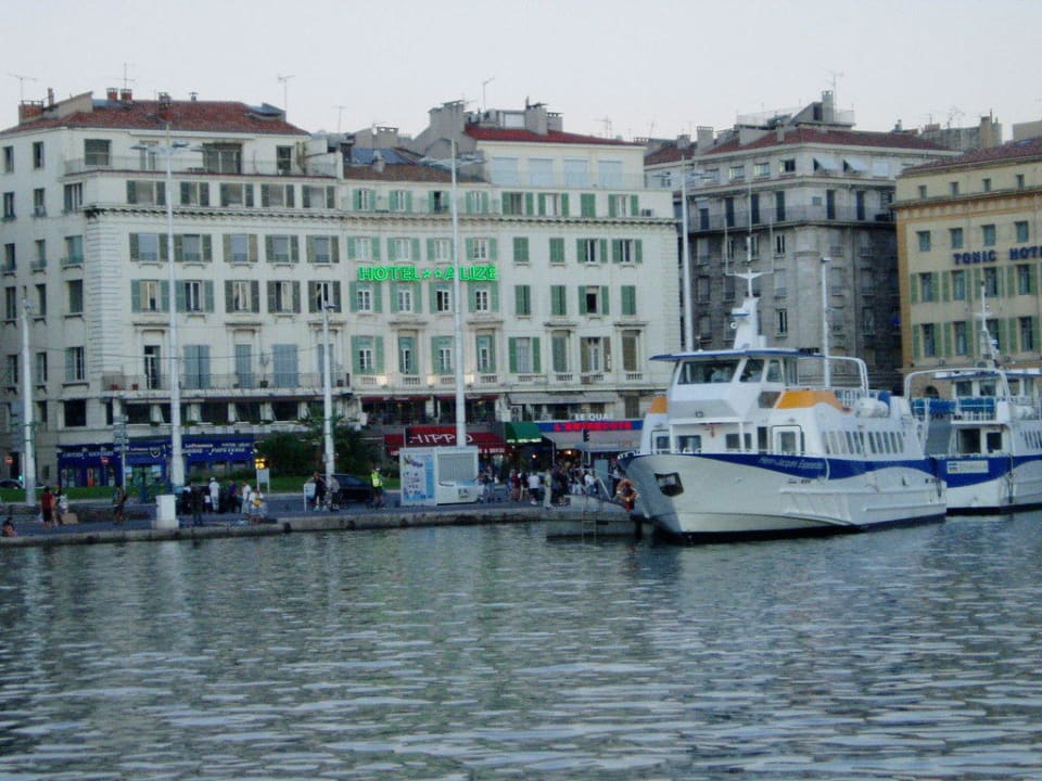 L'hotel Alize vu de la mer Life Marseille Vieux Port