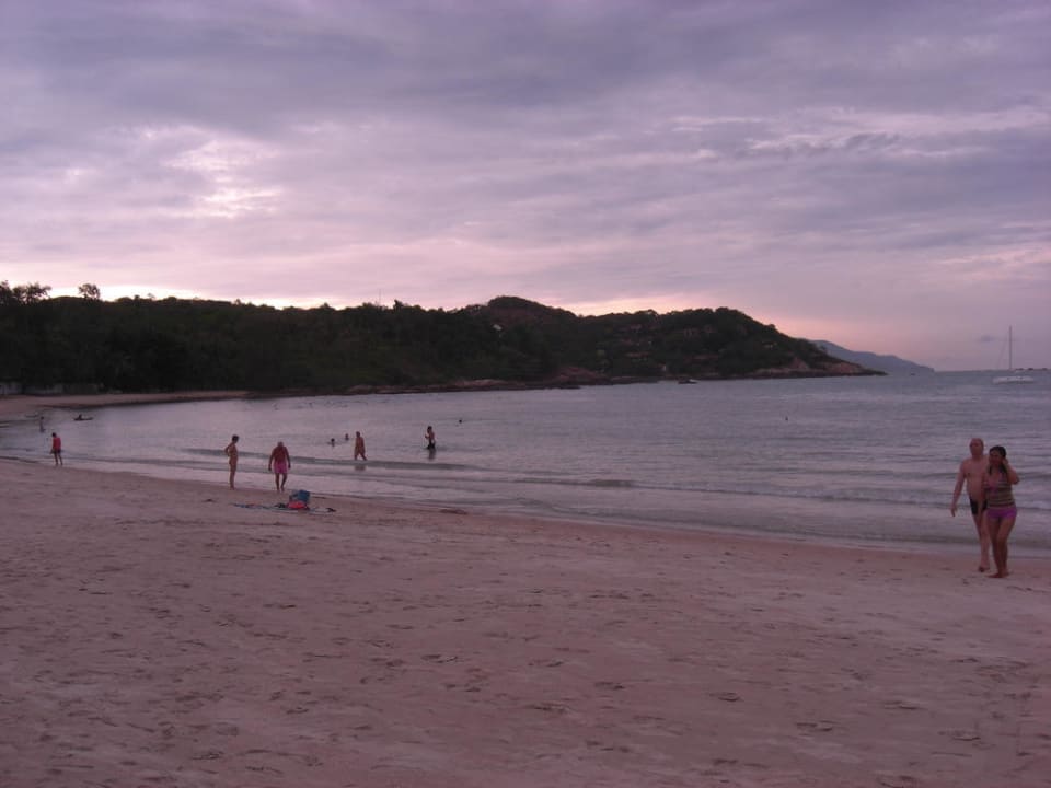 Strand zur Abenddämmerung Choeng Mon Beach Hotel & Spa