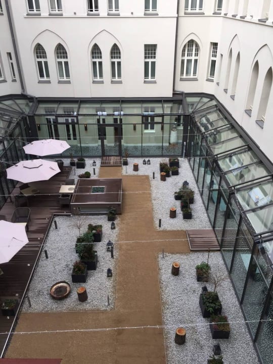 Innenhof mit Wintergarten Roomers Berlin Steinplatz, Autograph Collection