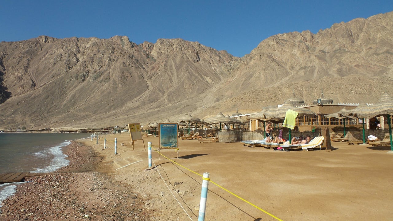 Tolle Liege-Möglichkeit am Strand Happy Life Village