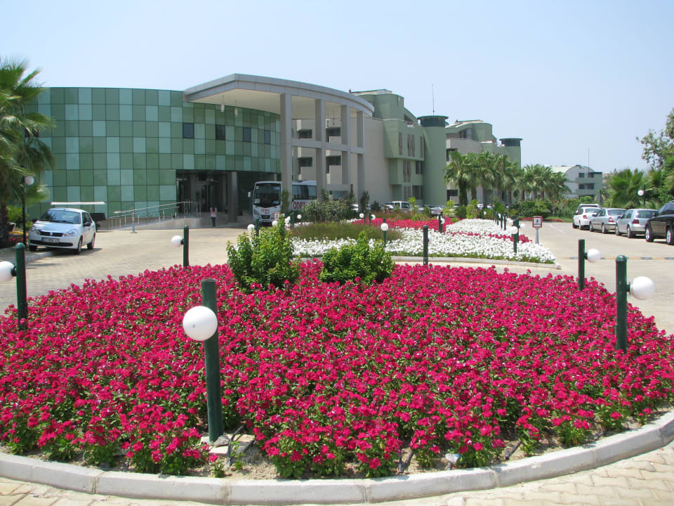 Eingang zu Hotel VONRESORT Golden Coast