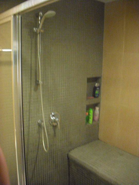Dusche Deluxe Zimmer Hotel Thara Patong Beach