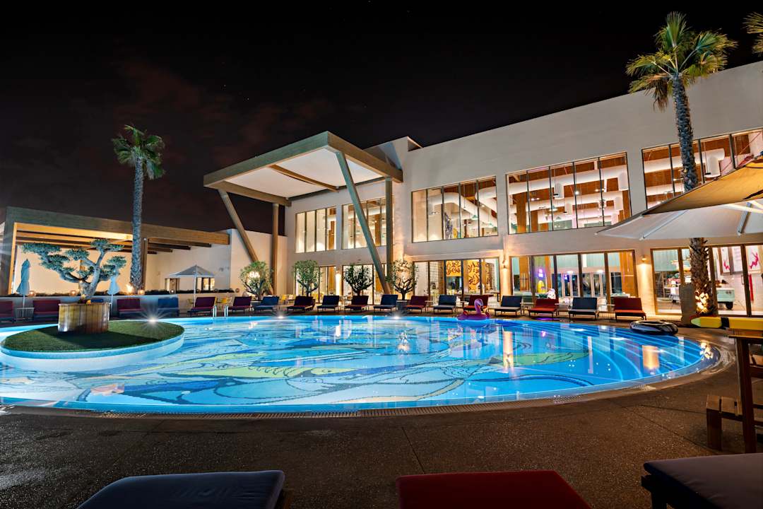 Pool Fuwairit Kite Beach, Tapestry Collection By Hilton