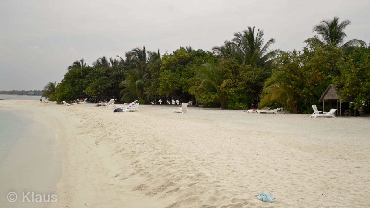 Strandbereich der Wasserbungalows Summer Island Maldives