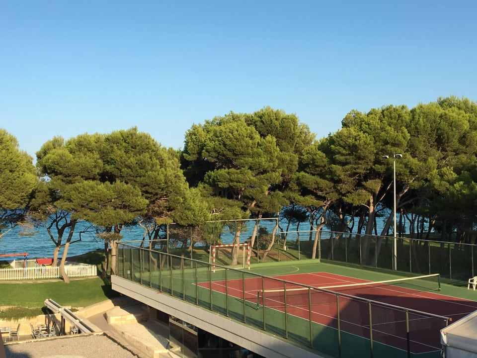 Tennisplatz / Aussicht von unserem Balkon Iberostar Waves Playa de Muro