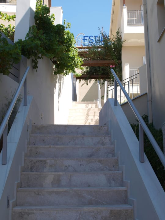 Viele Stufen Hotel Estia
