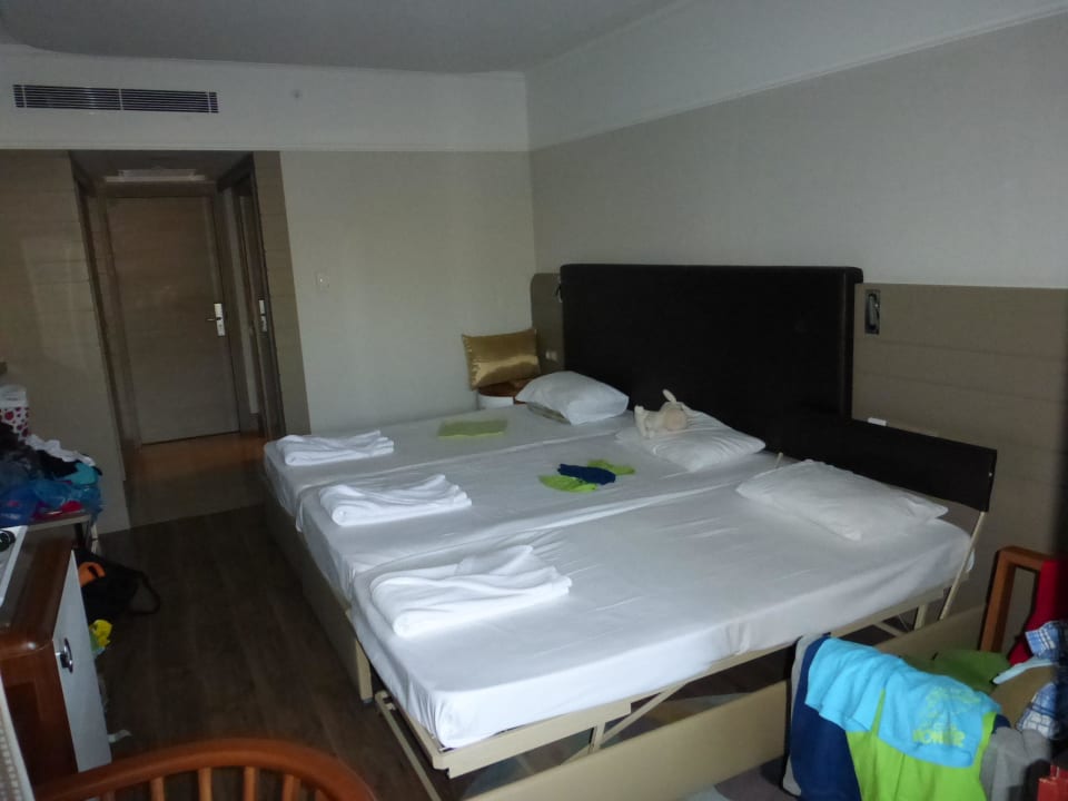 Auch mit Zustellbett noch Platz genug Hotel Grand Side