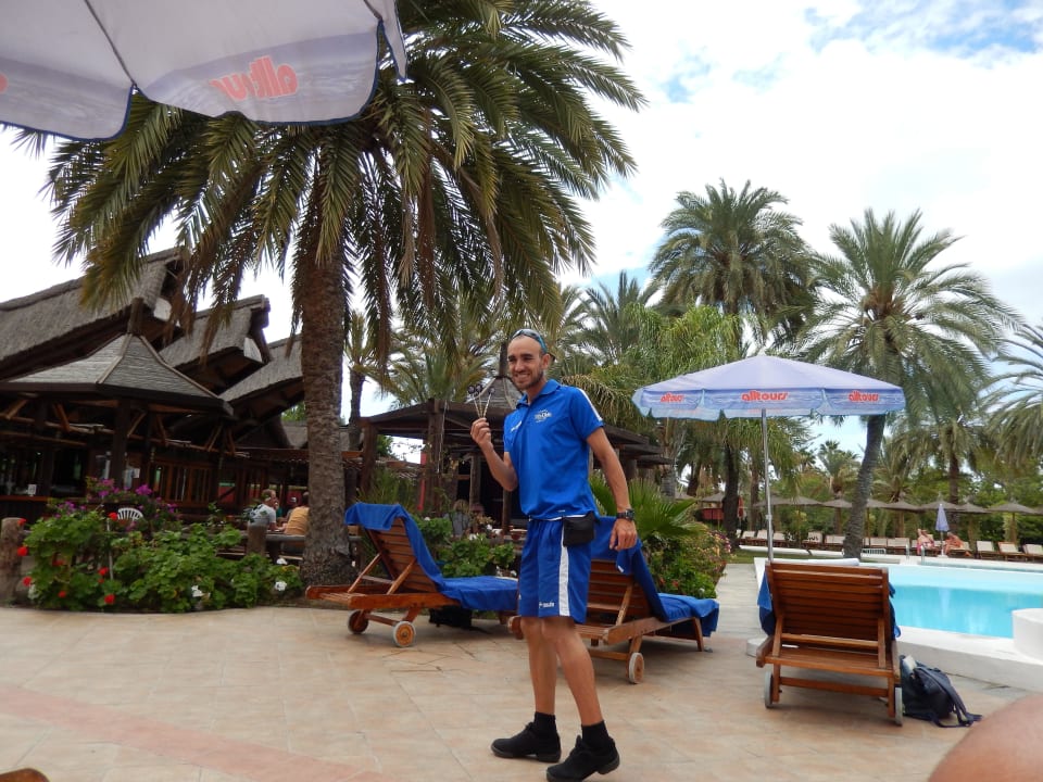 Der charmante Animateur Guzman  HL Miraflor Suites Hotel