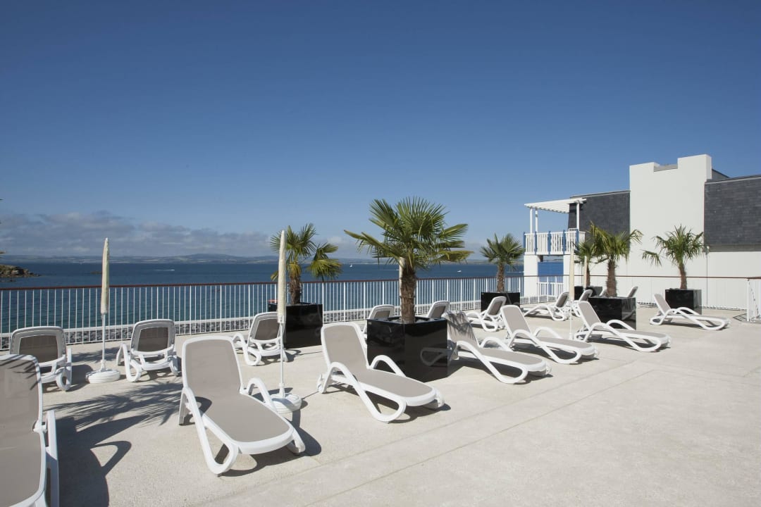 Außenliegebereich Pierre & Vacances Premium Residenz Le Coteau et la Mer