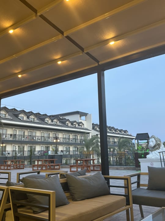 Außenansicht Dream World Palace Hotel