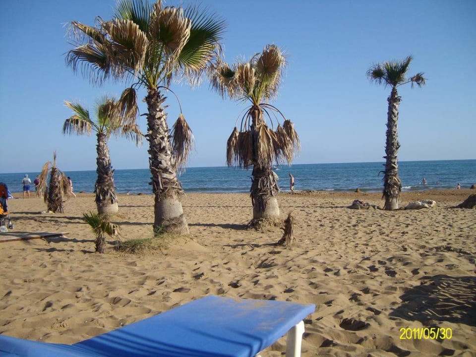 Strand Club Grand Side