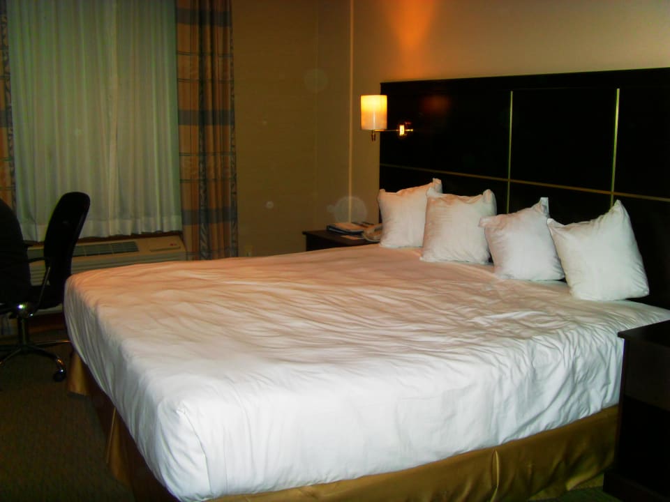 Chambre pour 2 personnes, oui oui! Woodbine Hotel & Suites