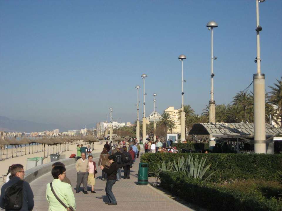 Promenade vor dem Hotel Myseahouse Flamingo - Adults only