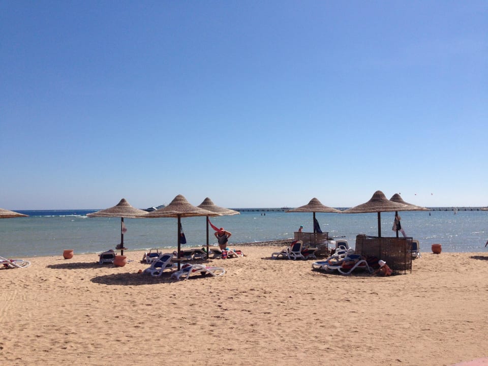 Sauberer Sandstrand mit genug Freiraum Cleopatra Luxury Resort Makadi Bay