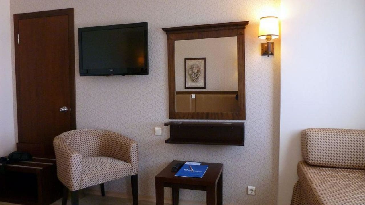 LCD TV Royal Atlantis Beach Hotel