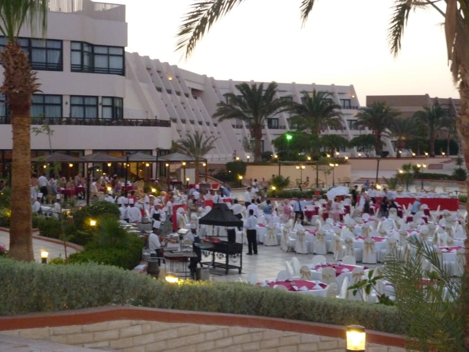 Вид из нашего номера, 2 раза в неделю ужин на откр Pharaoh Azur Resort