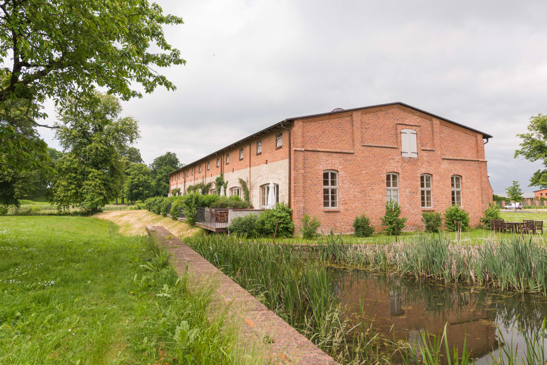 Außenansicht Schloss & Gut Ulrichshusen