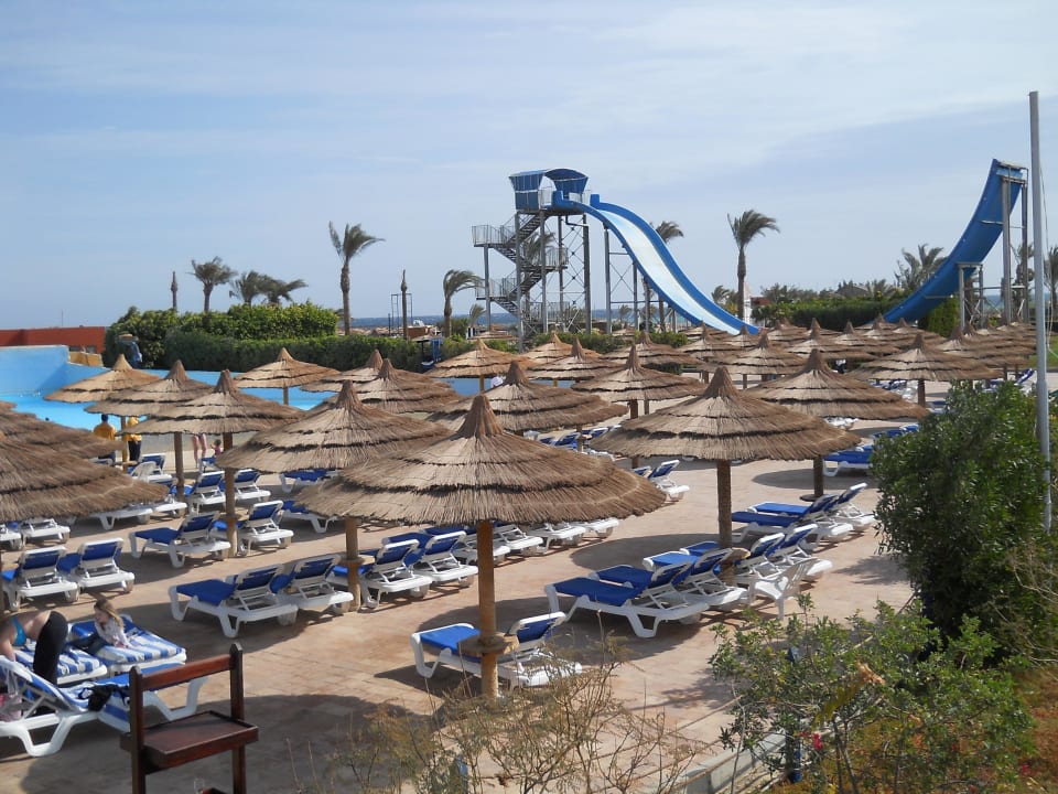 Poolanlage mit 3 Rutschen Titanic Beach Spa & Aqua Park