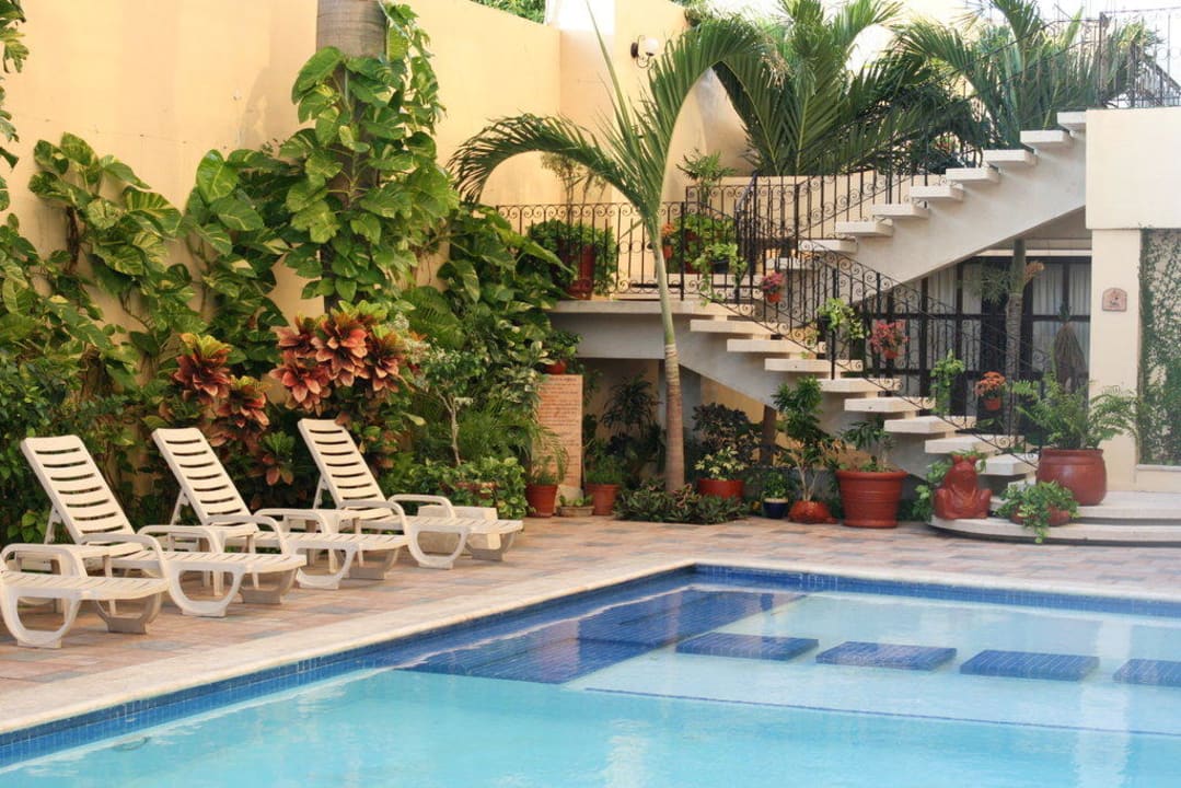 Schöne Poolanlage - Hotel El Castellano Gamma by Fiesta Inn Mérida El Castellano