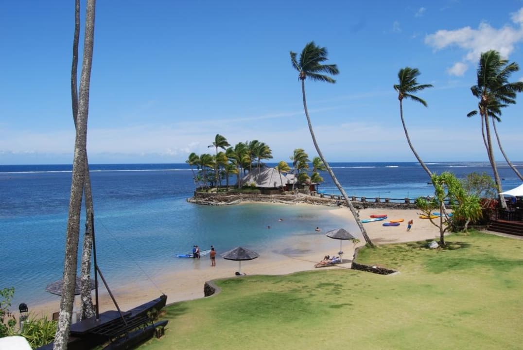 На территории отеля. Warwick Fiji Hotel