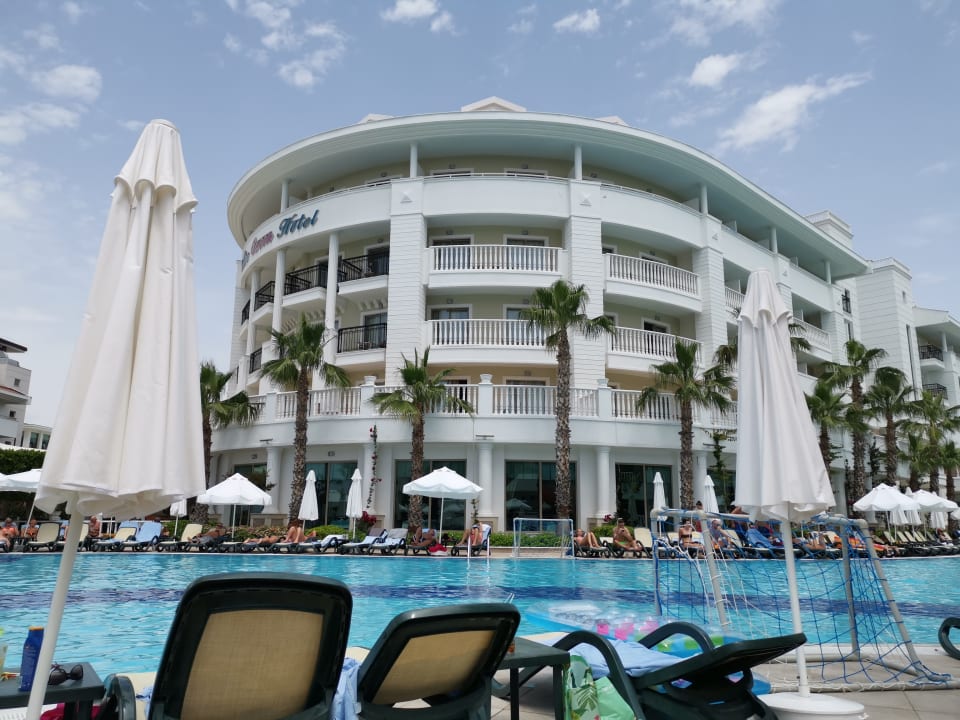 Außenansicht Alba Queen Hotel