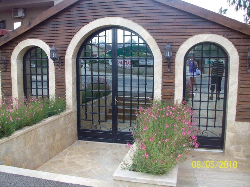 Eingang Mira Meridia Beach Hotel