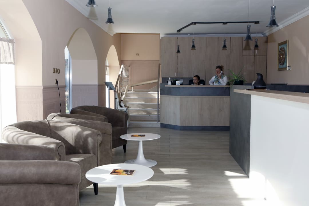 Lobby Hotel Laroba