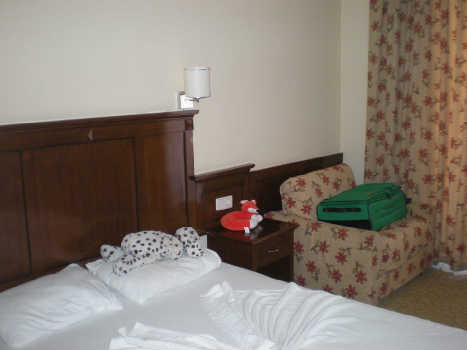 Zimmer: Unangenehmes Bett Armas Gül Beach