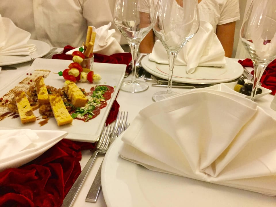 Wunderschön gedeckter Tisch im ital.Restaurant Hotel Delphin Imperial