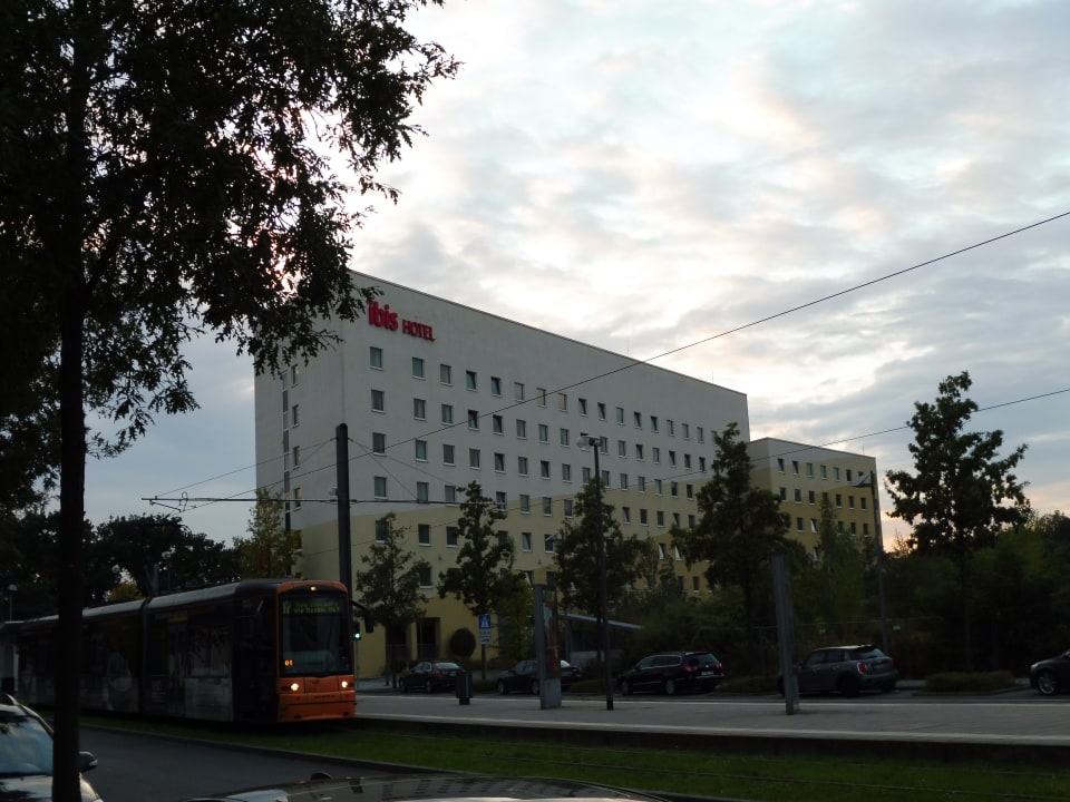 Außenansicht B&B Hotel Frankfurt-Messe