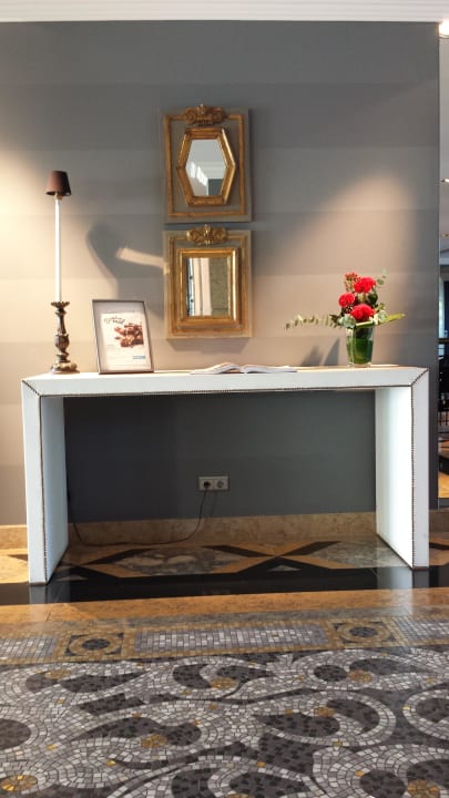 Sideboard bei Reception Grande Real Villa Italia