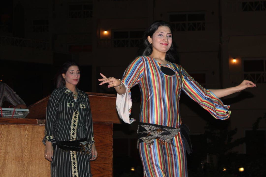 Шоу AMC Royal Hotel & SPA