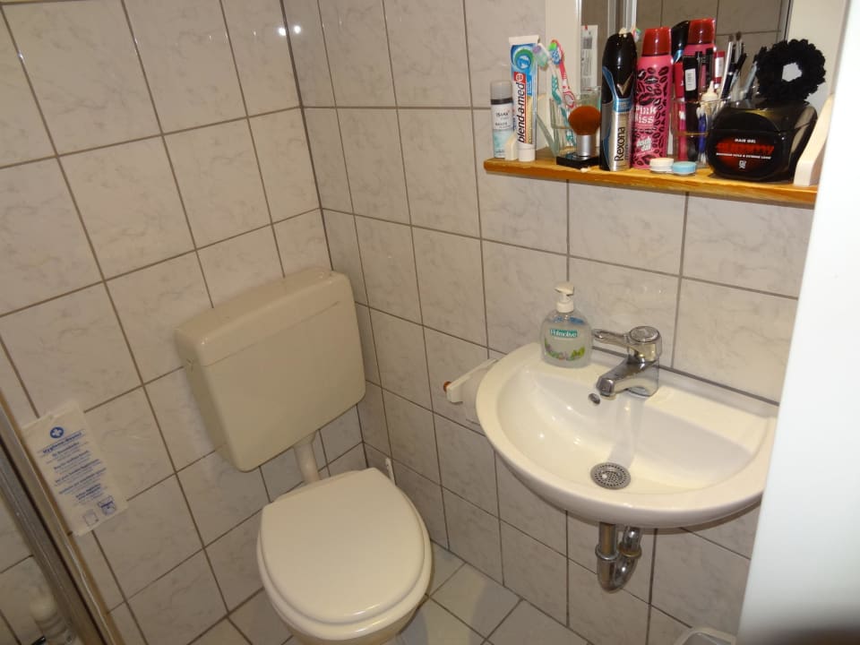 WC und waschbecken Hotel Seifert Berlin